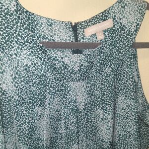 Banana Republic Sleeveless Shell in green pattern